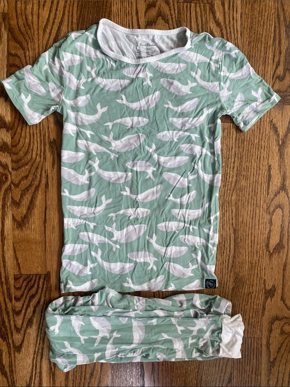 Sweet Bamboo whale print two piece bamboo pajama set, size 8. Excellent cond